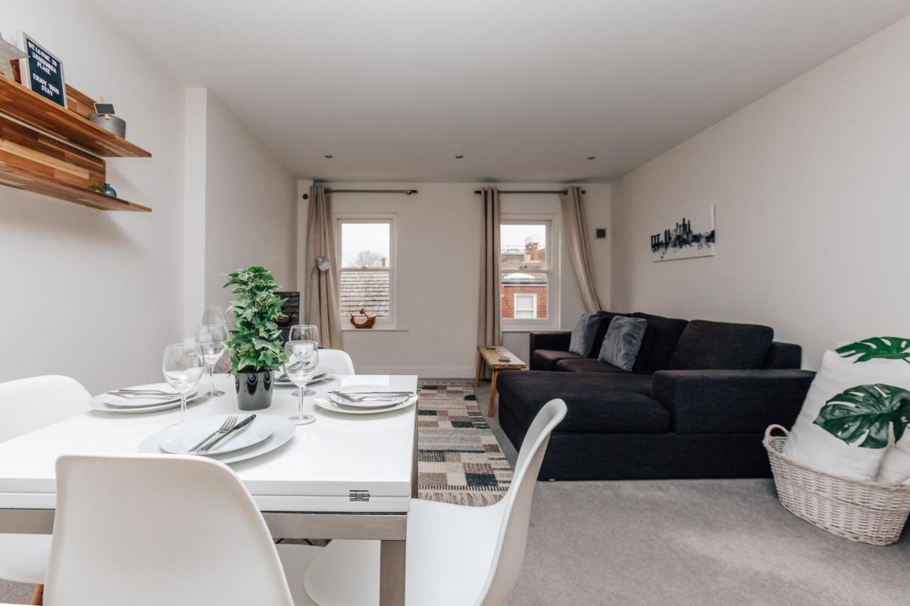 Central Modern Flat For 4-6 & Dedicated Parking Henley-on-Thames Exterior photo